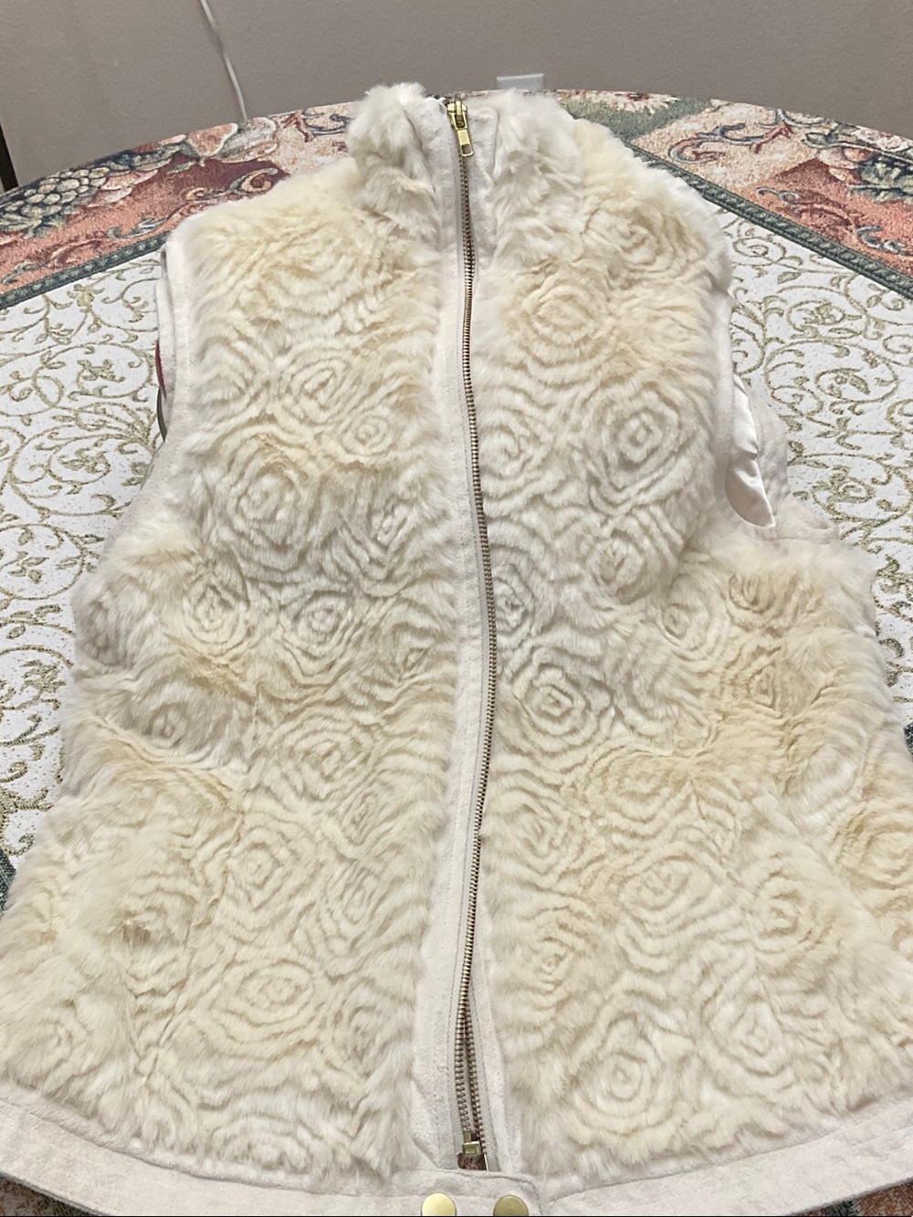 Roz & Ali Cream Faux Fur Rose-Textured Zip Vest